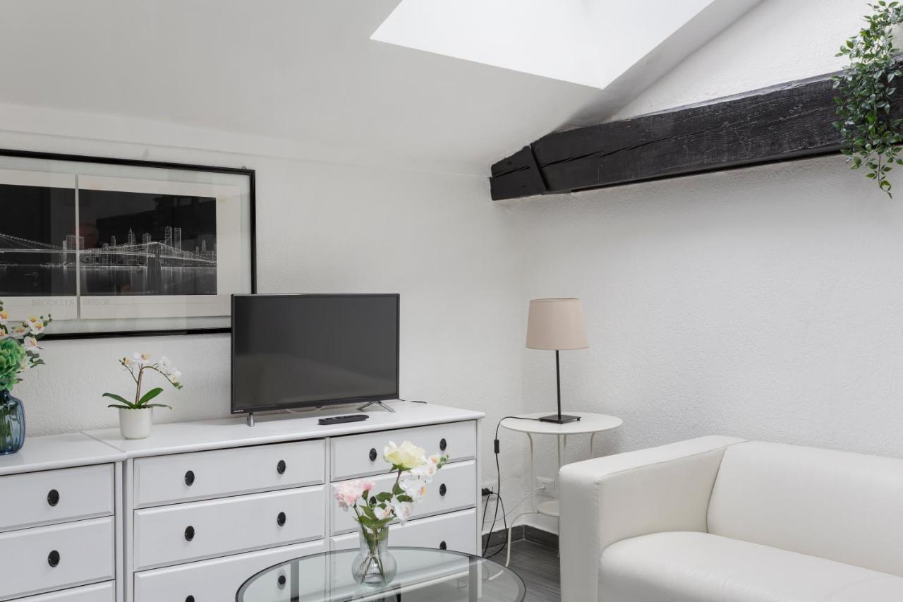 2 Bedroom 2 Bathroom Apt - Duomo 1 มิลาน ภายนอก รูปภาพ